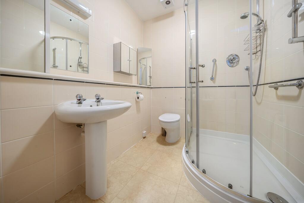 Blagdon Lodge, Kinglake Drive, Taunton, TA1 photo 4