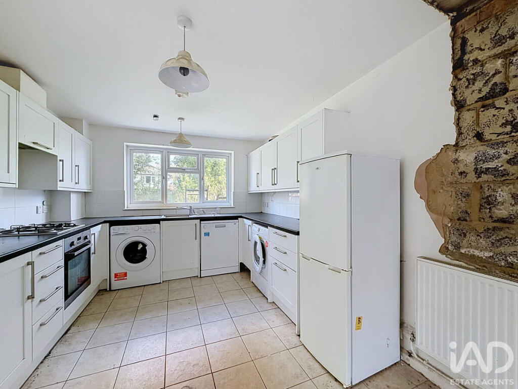House in Bishop's Stortford, Hockerill - View 4