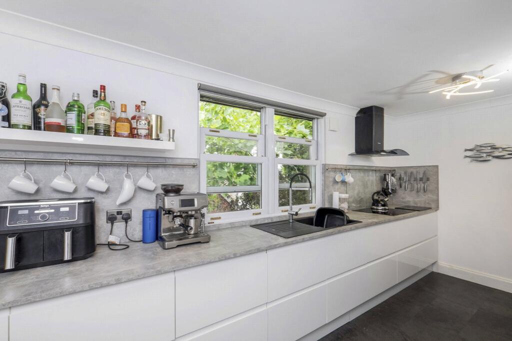 Apartment in Truro - View 5