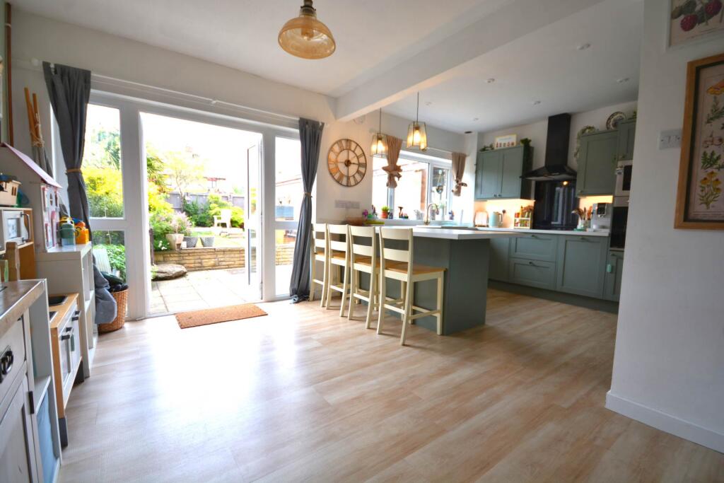 Earles Close, Stockton - View 2