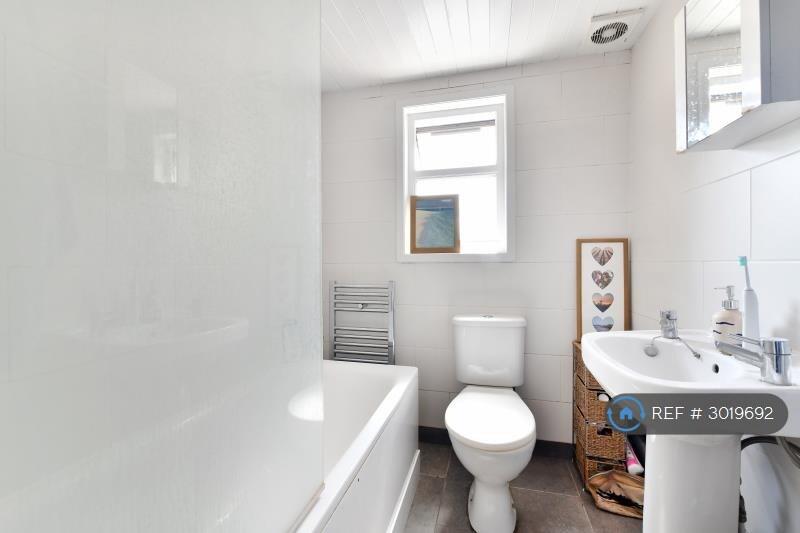 Apartment in London - View 3