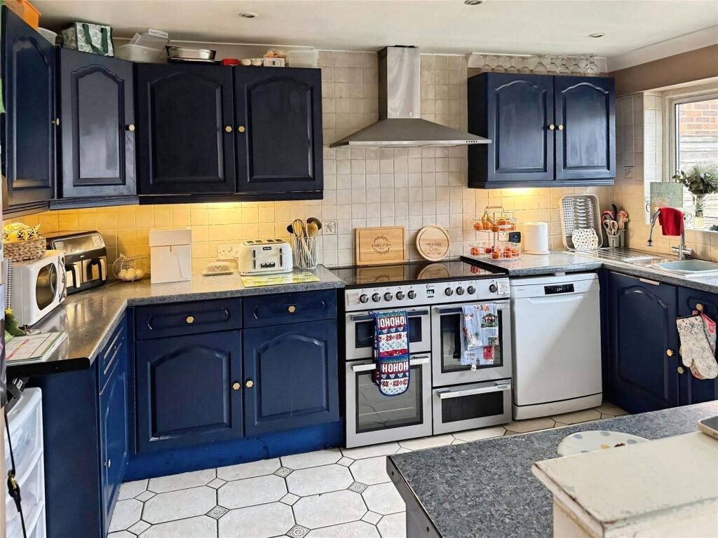 Harptree Drive, Chatham, Kent, ME5 photo 4