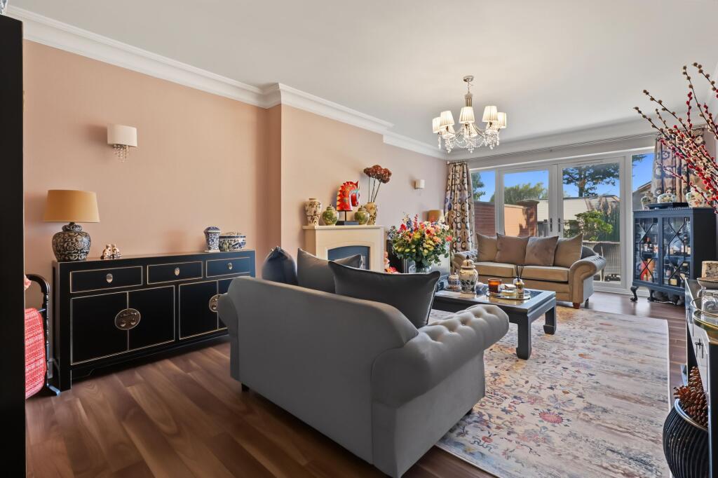 House in Kingston upon Thames - More