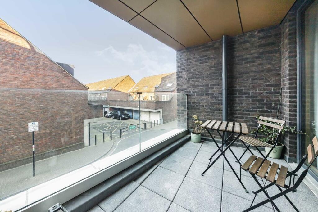 Apartment in London - More
