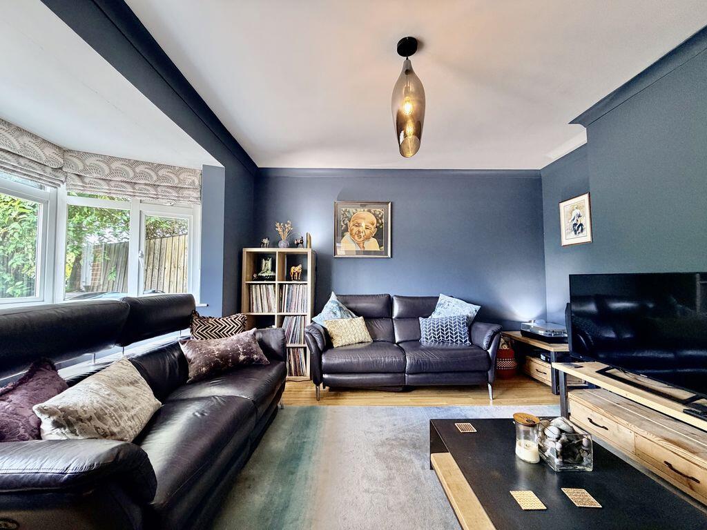 Flackwell Heath - 4 Bedrooms - View 5