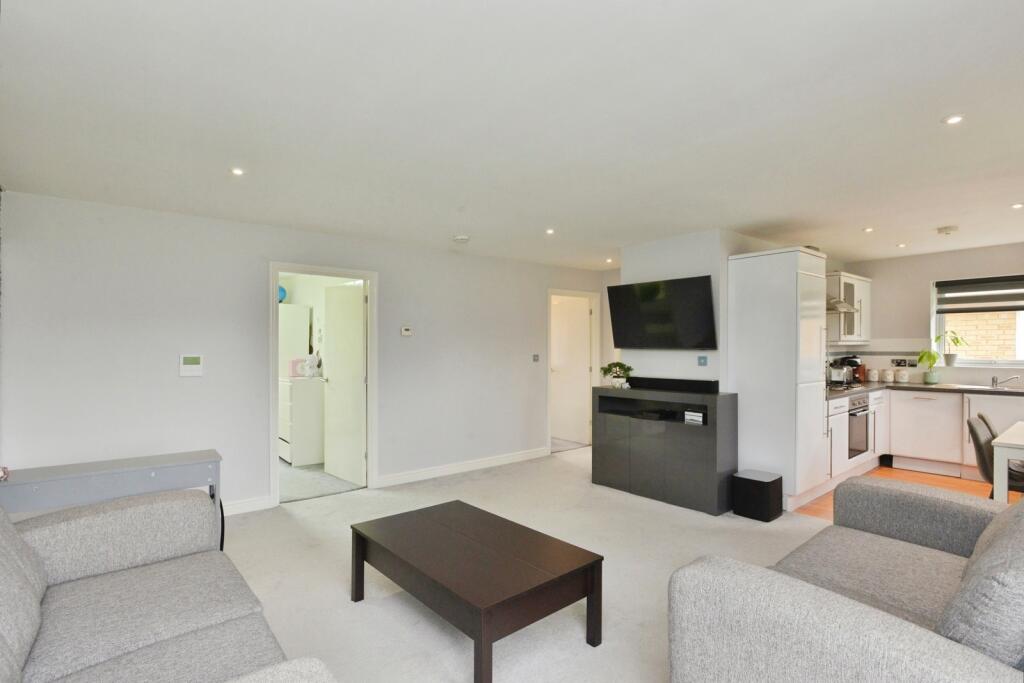 Apartment in Milton Keynes, Wolverton and Greenleys - View 4
