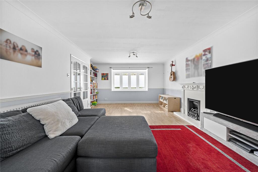 House in Woking, Knaphill - View 5