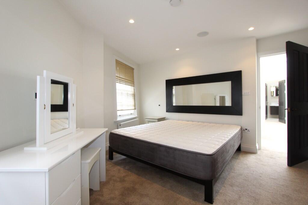 3 bedroom mews property for rent
