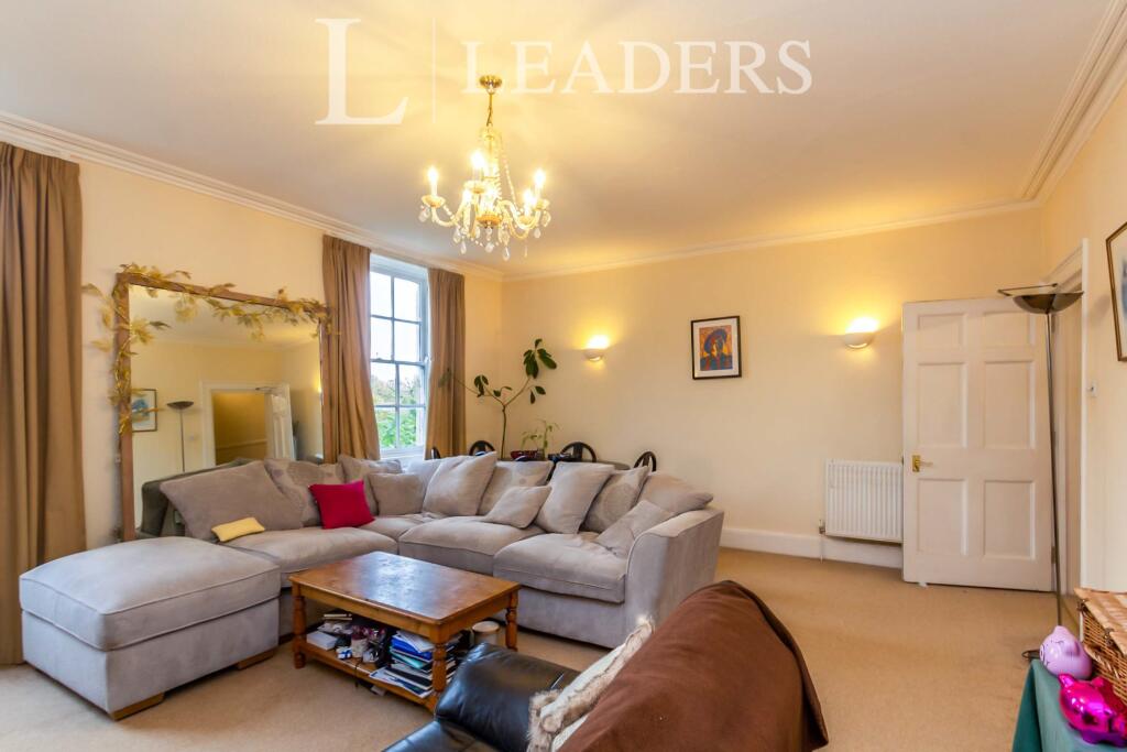 Apartment in Cheltenham, The Strand, Fairview - View 4