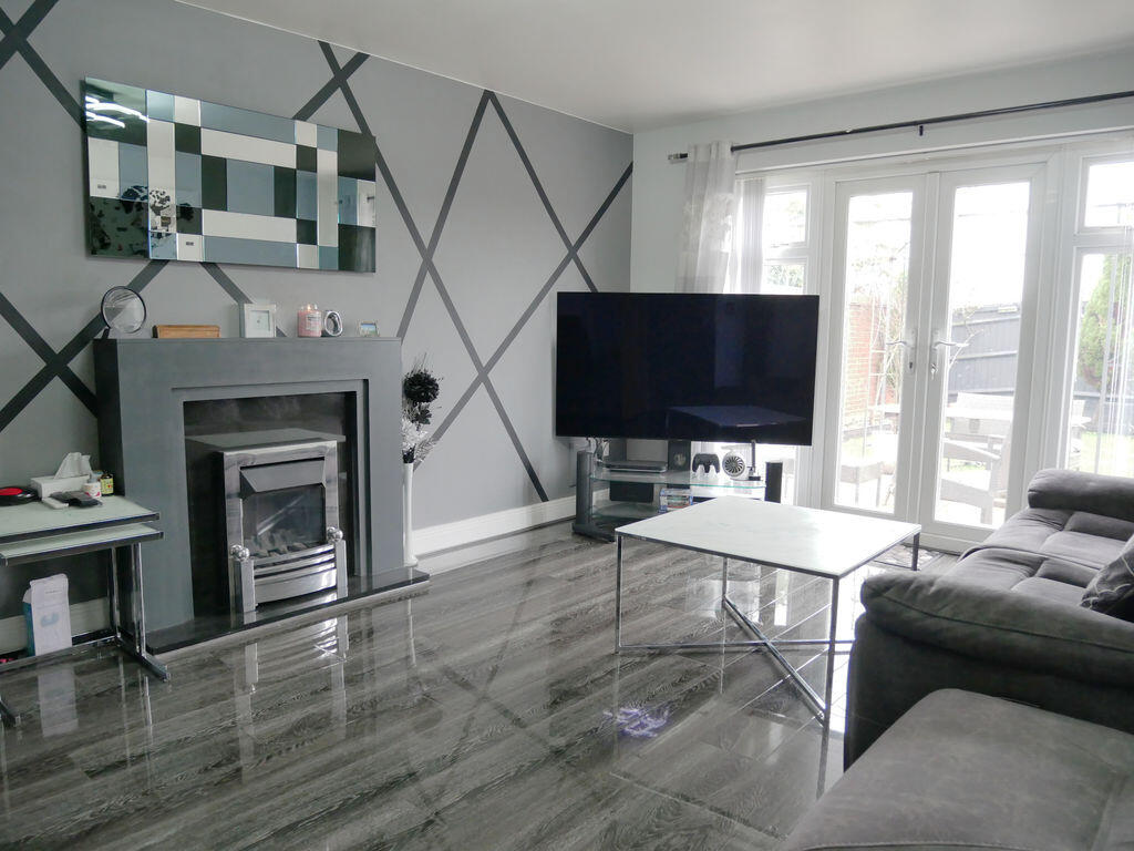 Pembroke Close, Cheadle Hulme photo 3