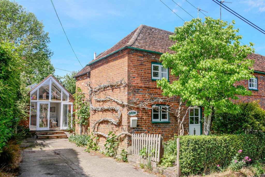 Main image of property: The Row, Brightwell Baldwin