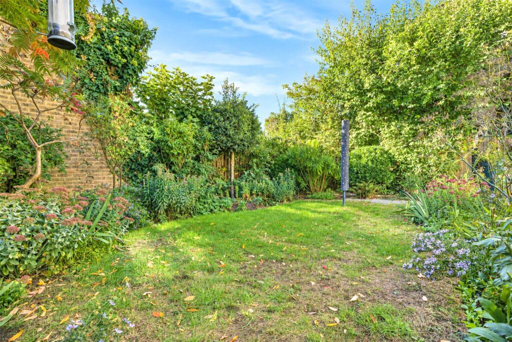 Apartment in London, Cordwell Estate, Hither Green - View 5