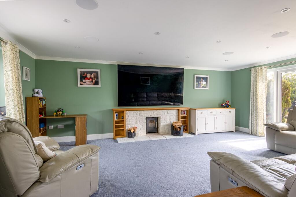 House in Cotswold, Kempsford - More