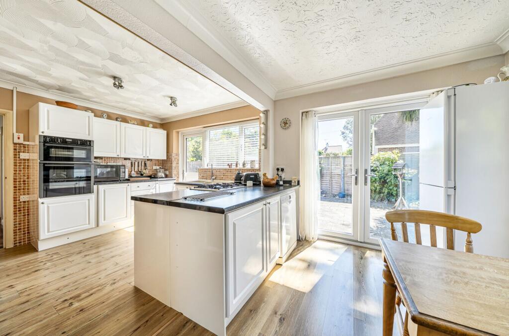 Willowhale Avenue, Aldwick, PO21 - View 3