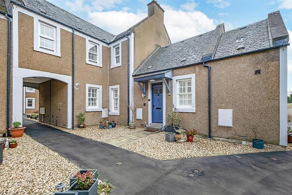 Main image of property: 14 Inverallan Court, Bridge of Allan, Stirling FK9 4JT