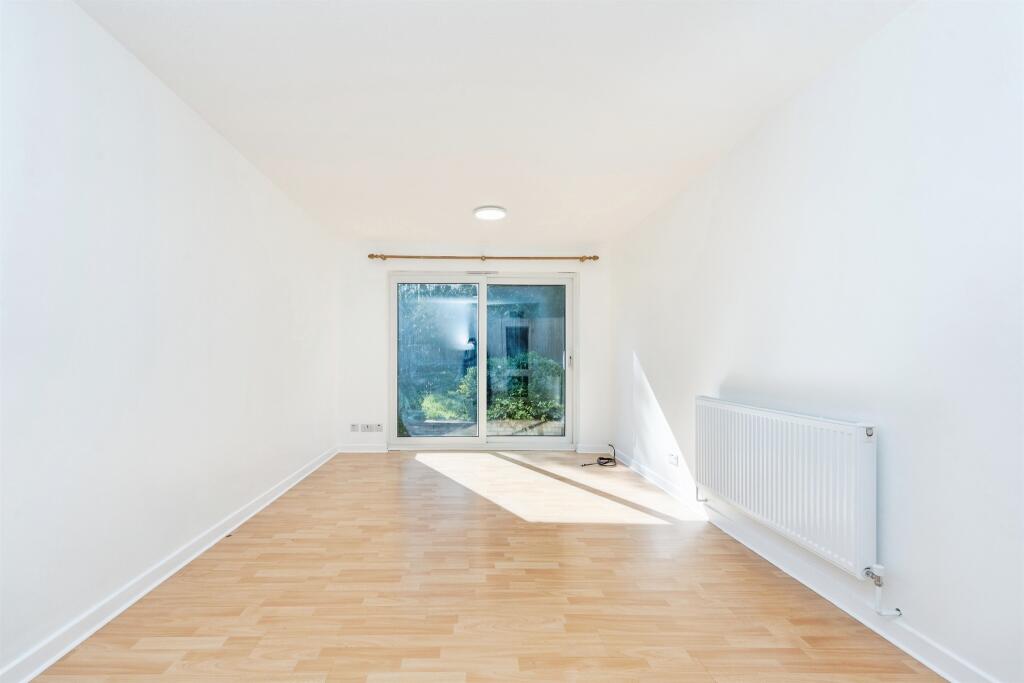 House in Hertsmere, Hertfordshire - View 4