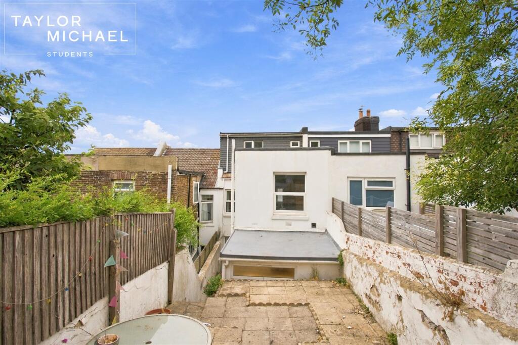 6 bedroom terraced house for rent