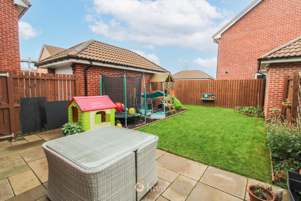 Garland Road, New Rossington, Doncaster, DN11 photo 3