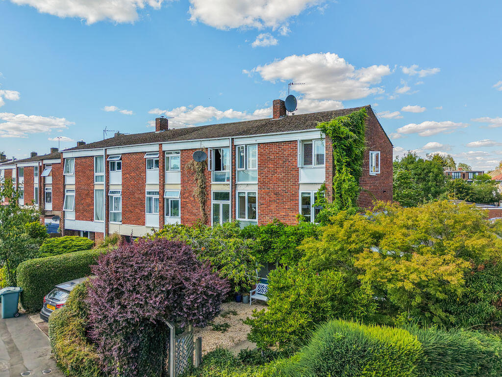 Main image of property: Harefields, Oxford