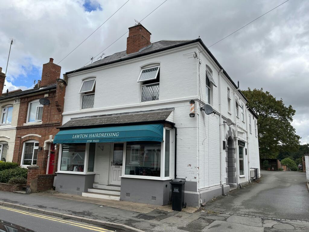 Main image of property: 4 Park Road, Kenilworth, CV8 2GF