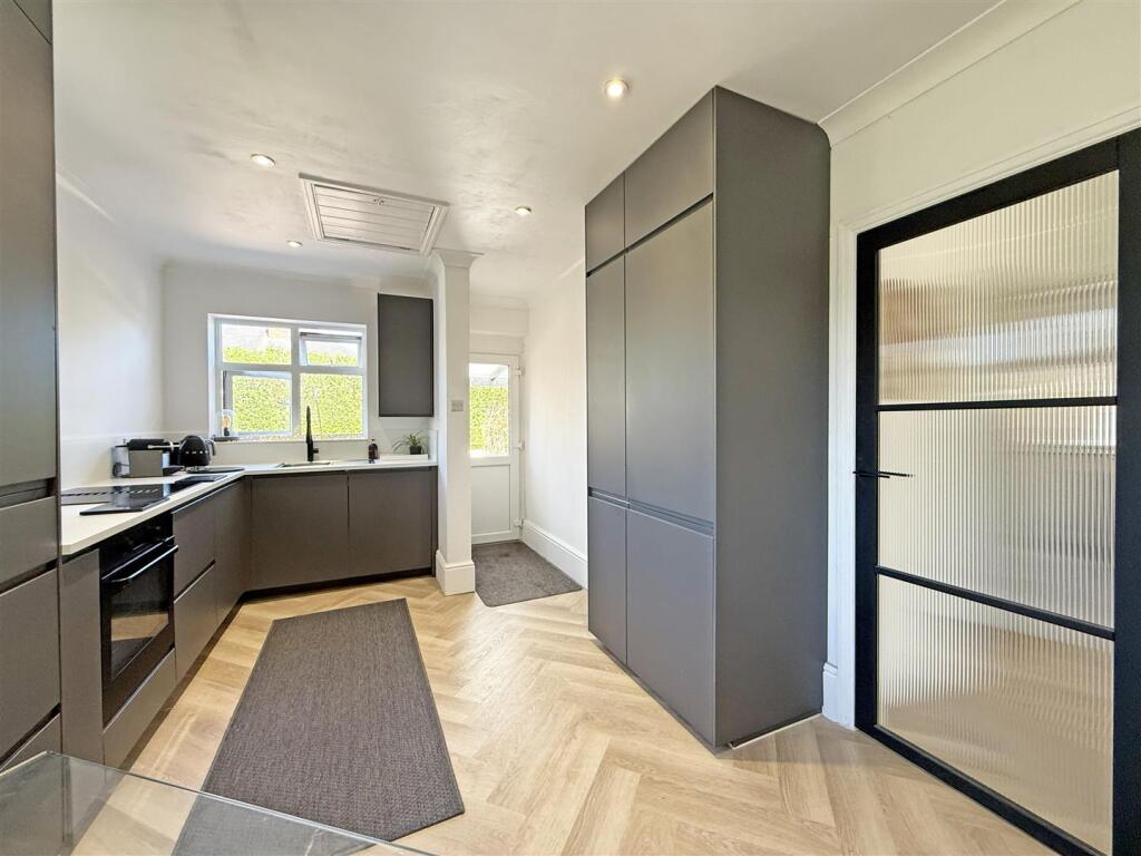 House in Shrewsbury, Copthorne - More