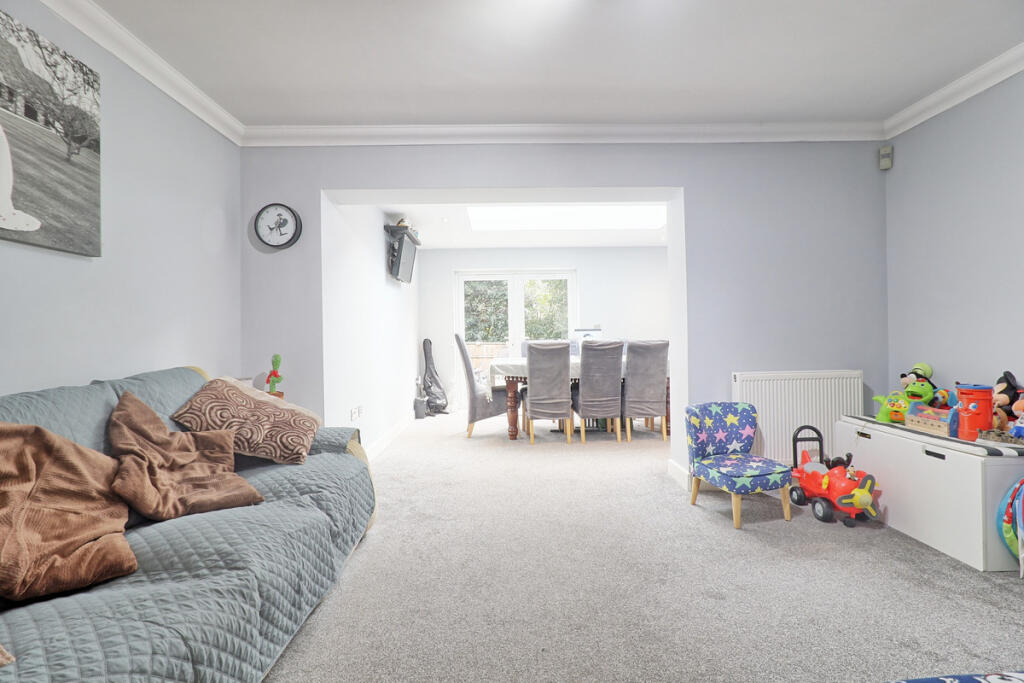 Barrington Gardens, Basildon, SS14 photo 4