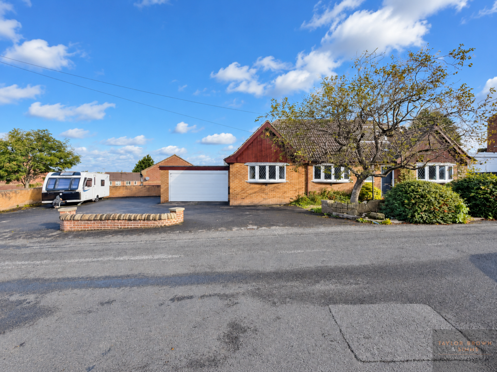 3-bed bungalow on Laceyfields Road, Heanor, Derbyshire, £290,000