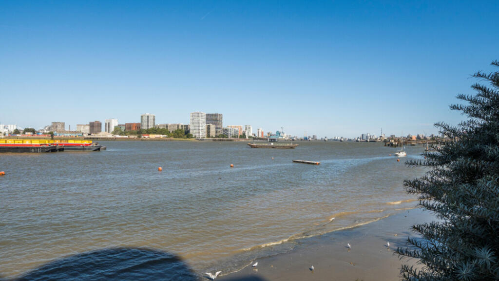 Apartment in London, Royal Borough of Greenwich - More