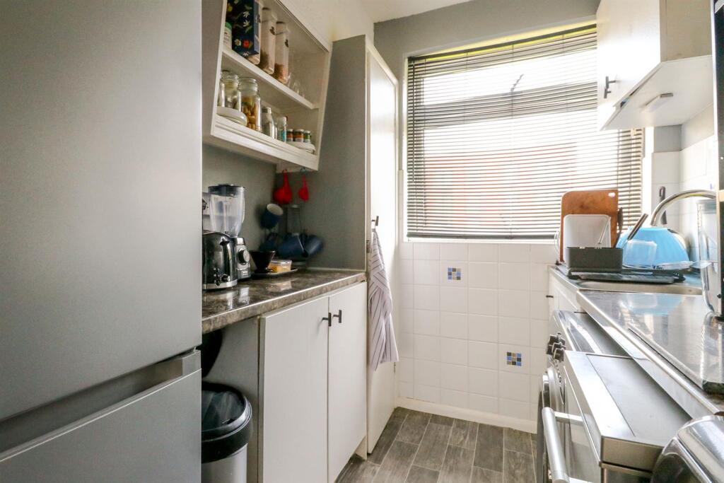 Apartment in London, Enfield Lock - More