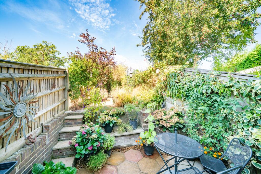 House in Dunstable, Holywell - View 4