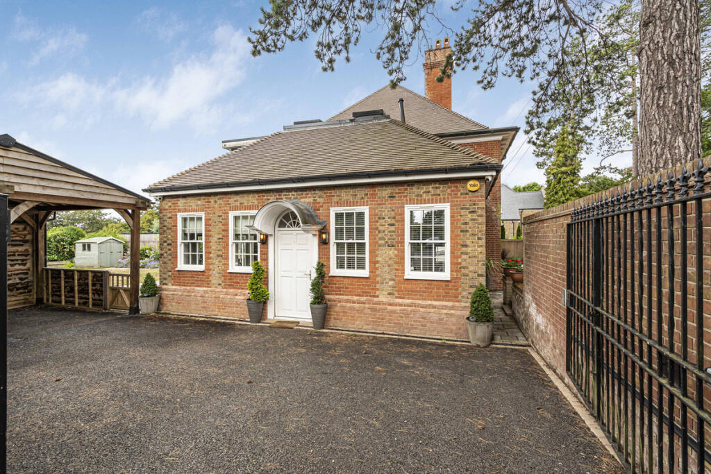 3-bed detached on Tydcombe Road, Warlingham, CR6, £1,100,000