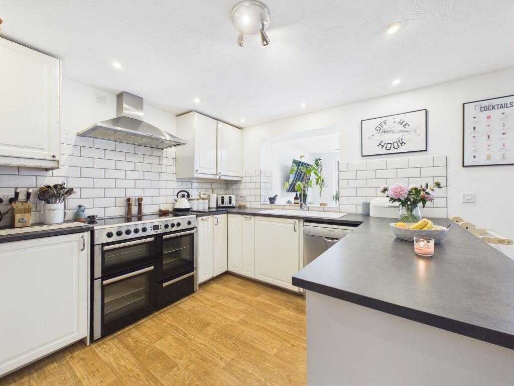 House in Gedling, Nottinghamshire - More