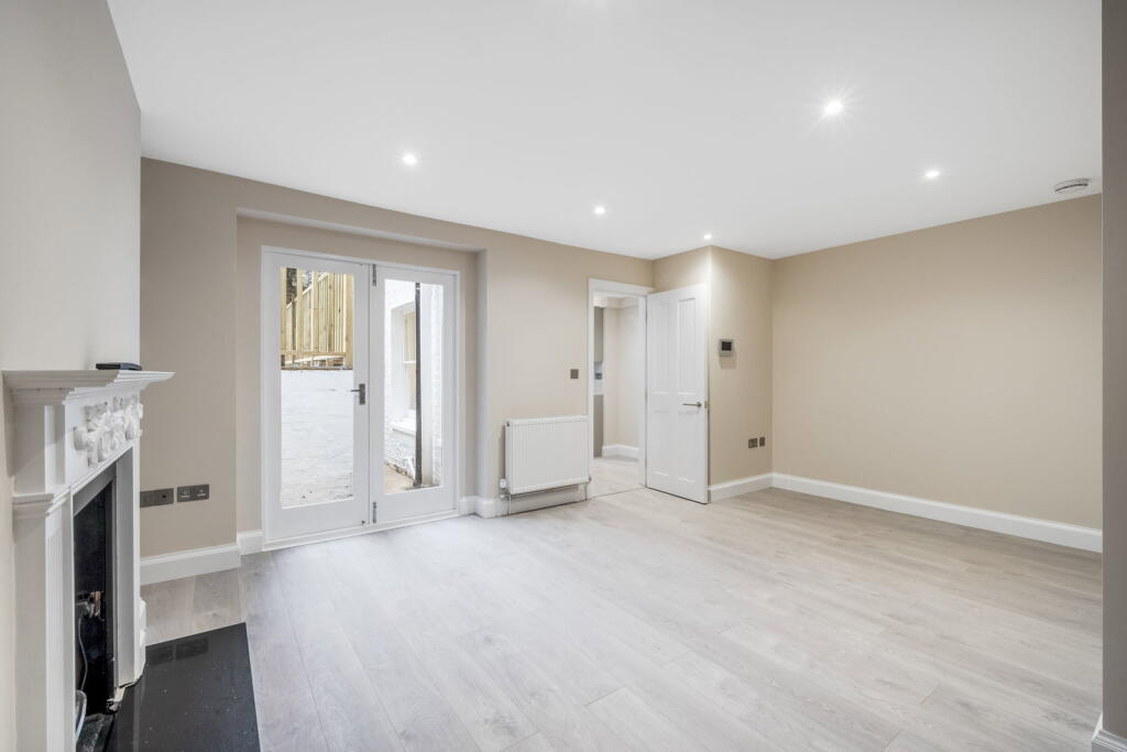Apartment in London, Royal Borough of Kensington and Chelsea - More