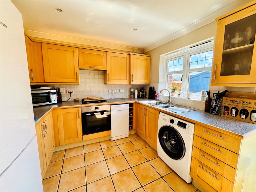 Chineham Close, Fleet, Hampshire, GU51 photo 4