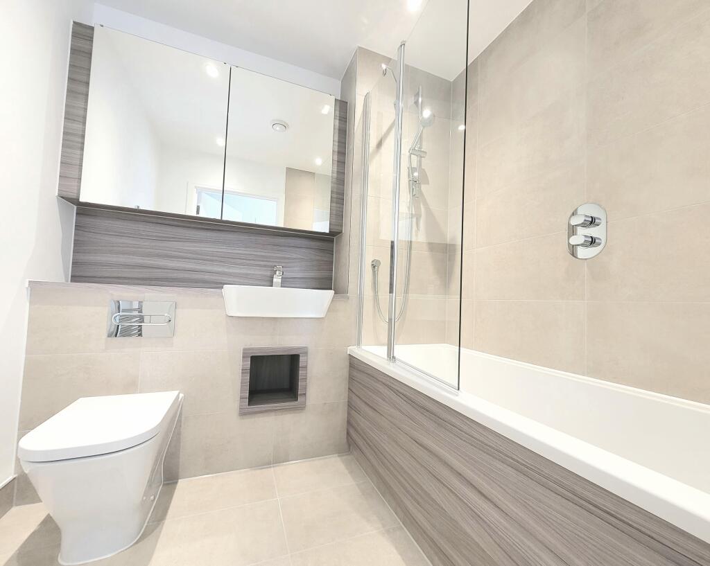 Apartment in Watford - View 5