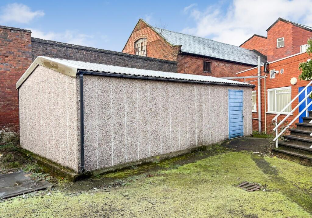 Main image of property: Garage to the Rear of 28 High Street, Stourport-on-Severn, Worcestershire, DY13 8BE