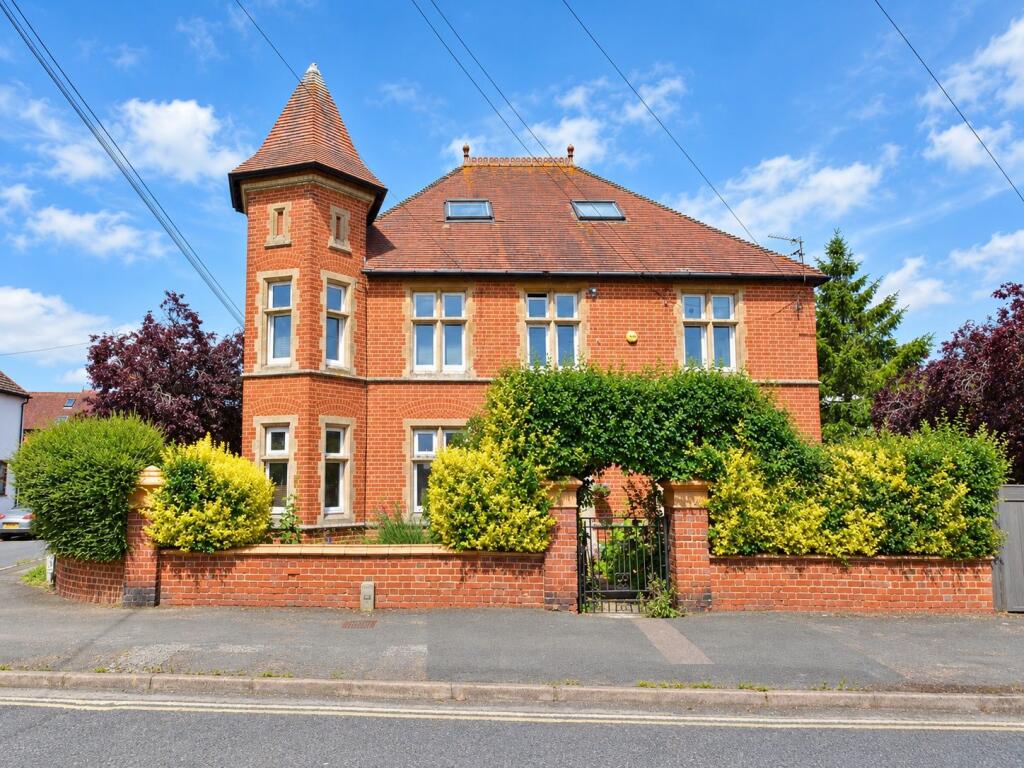 Main image of property: Essex Road, Thame