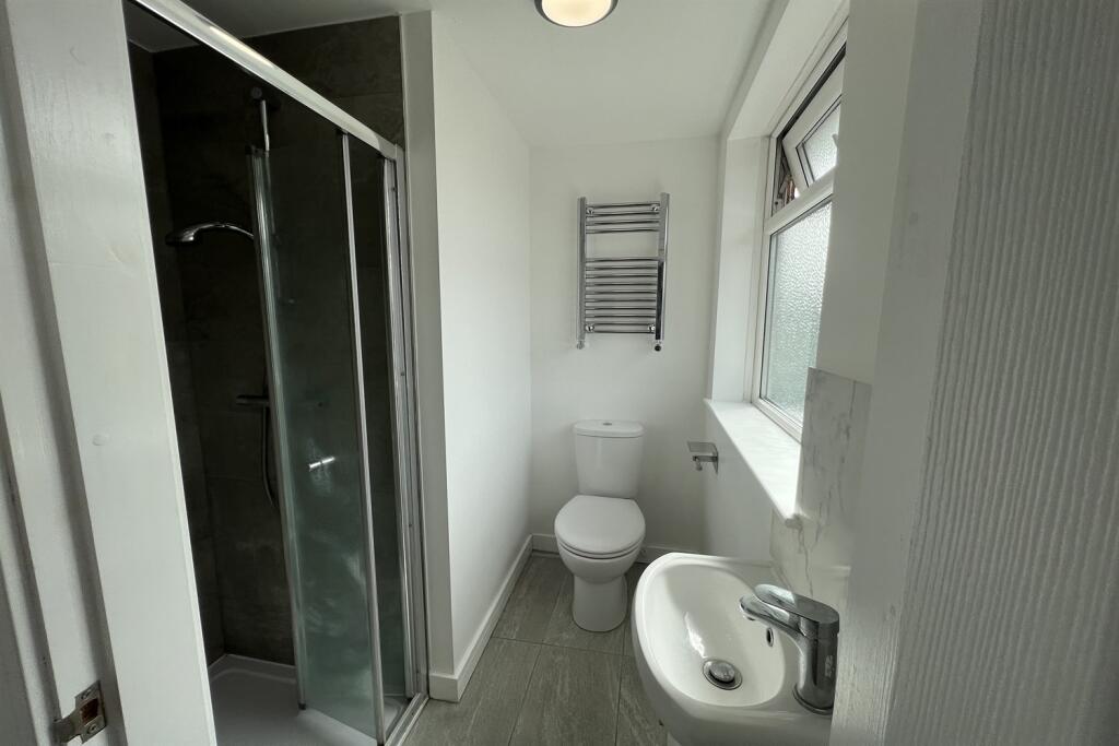 5 bedroom semi-detached house for rent