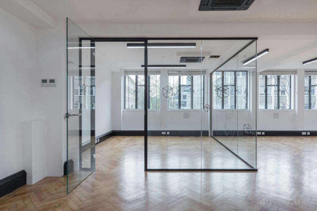 OFFICE 10.jpg