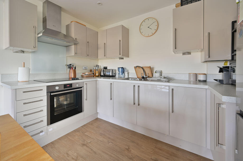 Apartment in Welwyn Hatfield, Hertfordshire - View 2