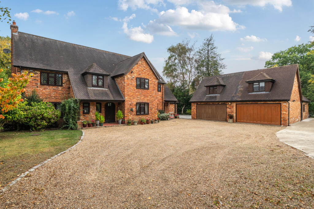 Main image of property: Templewood Lane, Farnham Common, Buckinghamshire, SL2