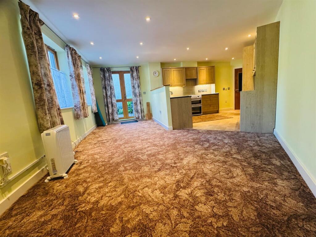 Apartment in Ipswich, Suffolk - View 3
