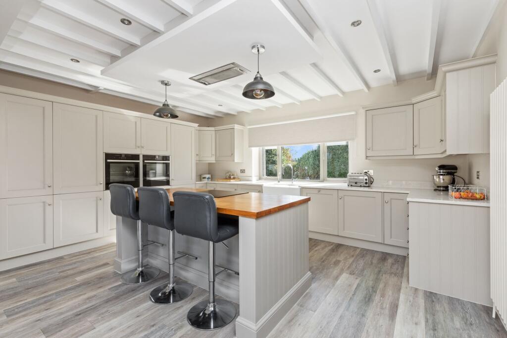 Knightscroft Avenue, Rustington, BN16 photo 3