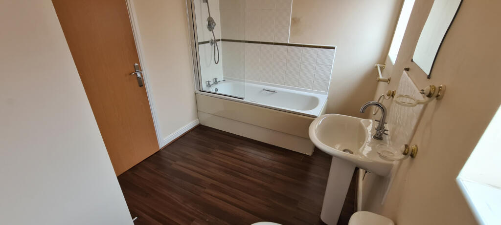 3 bedroom semi-detached house for rent
