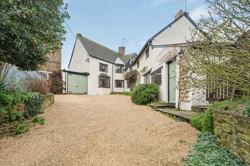 Main image of property: Banbury Lane, Byfield, NN11