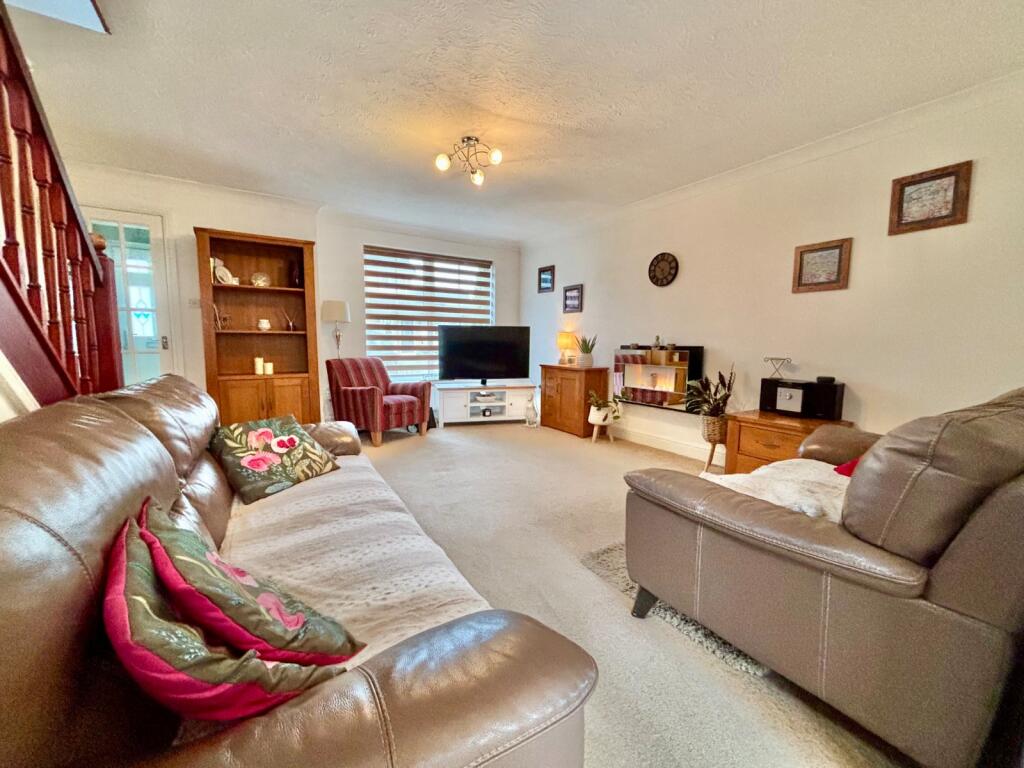 St. Johns Close, Evesham, Worcestershire, WR11 photo 2
