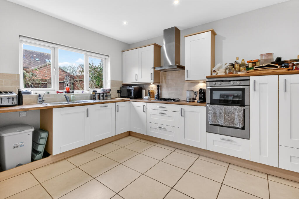 6, Harrier Way photo 3