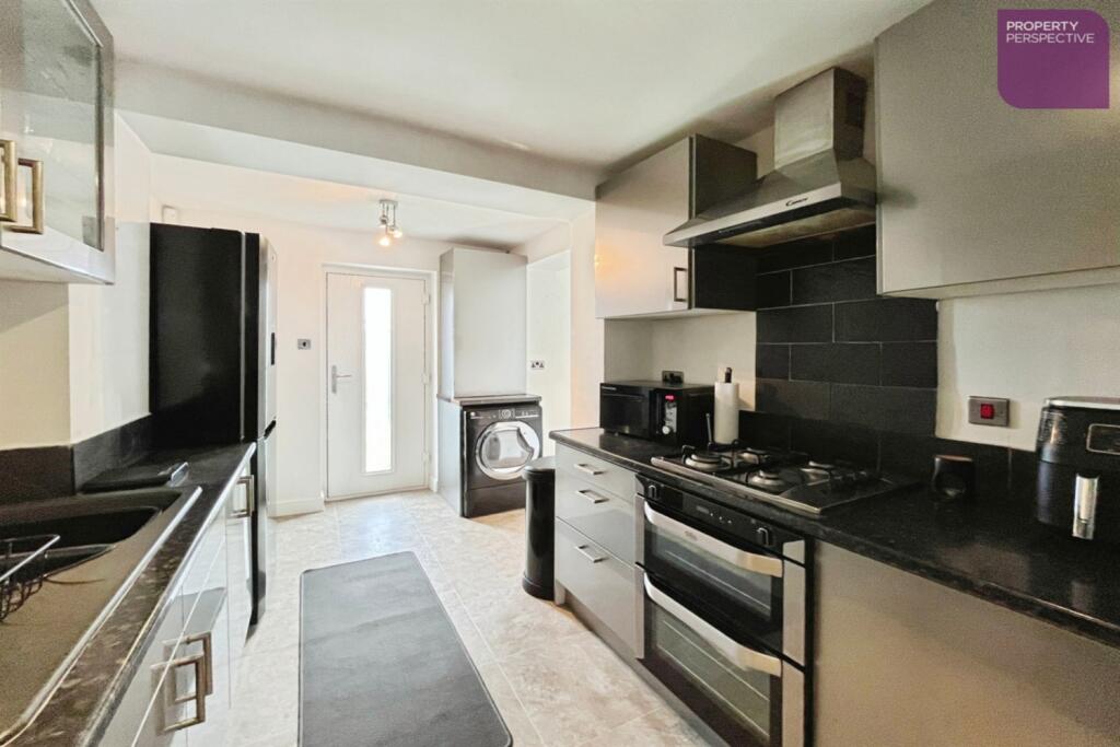 Denbigh Close, LL12 - View 6