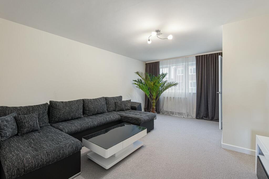 Churchill Avenue, Skegness, PE25 photo 2