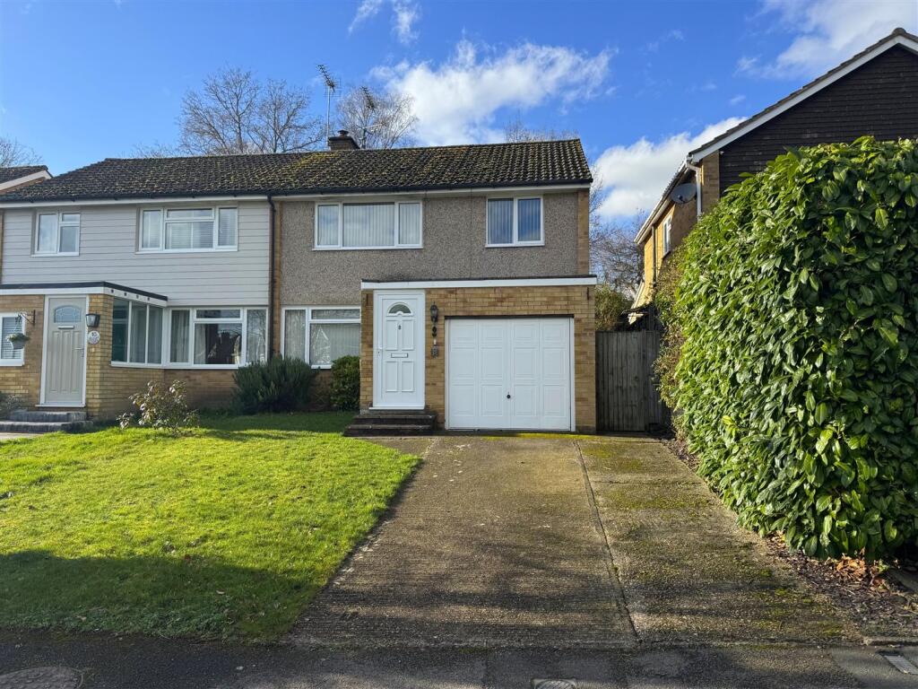 3-bed semi-detached on Churchill Crescent, Sonning Common, £475,000